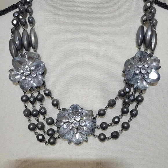 Lane Bryant Beautiful Flower Bling Necklace Used...Bougie !!!..strand beads miss - Picture 2 of 11